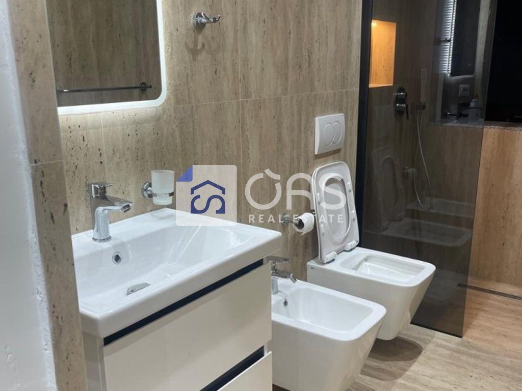 Jepet me qera apartament 1+1 tek Komuna e Parisit