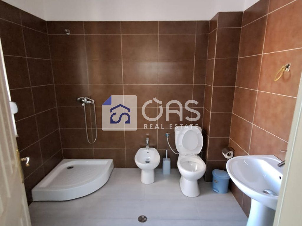 Jepet me qera apartament 2+1+2 ne Astir pran Vila L