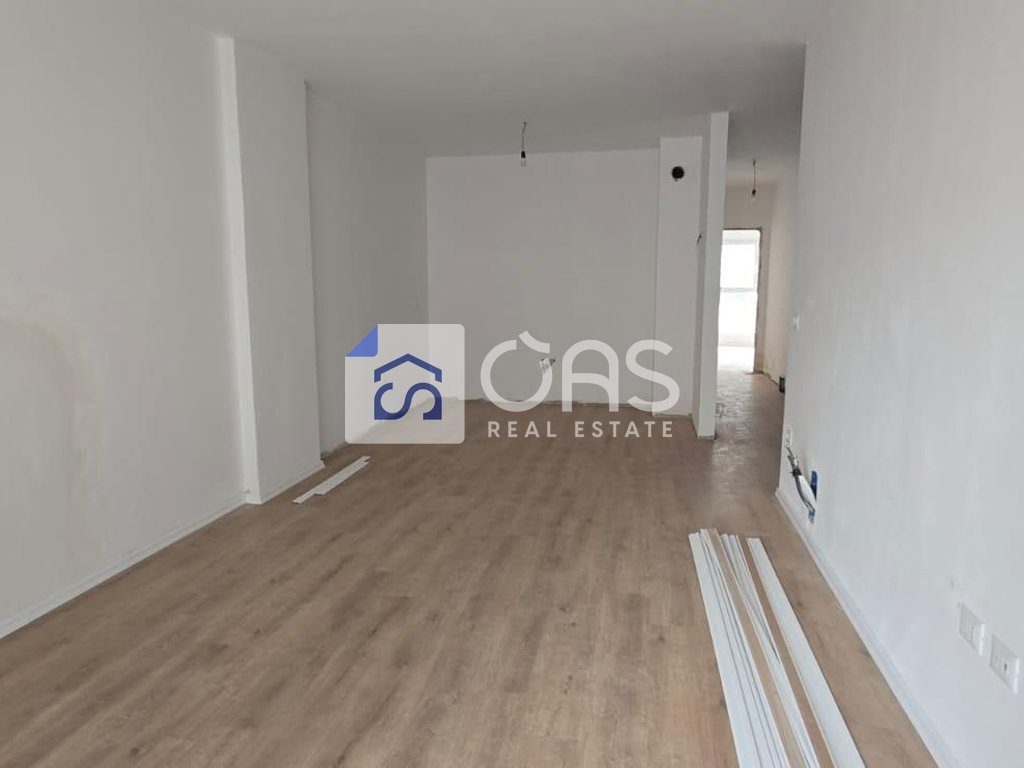 Shitet apartament 2+1 tek Dritan Hoxha (Kompleksi Aura)
