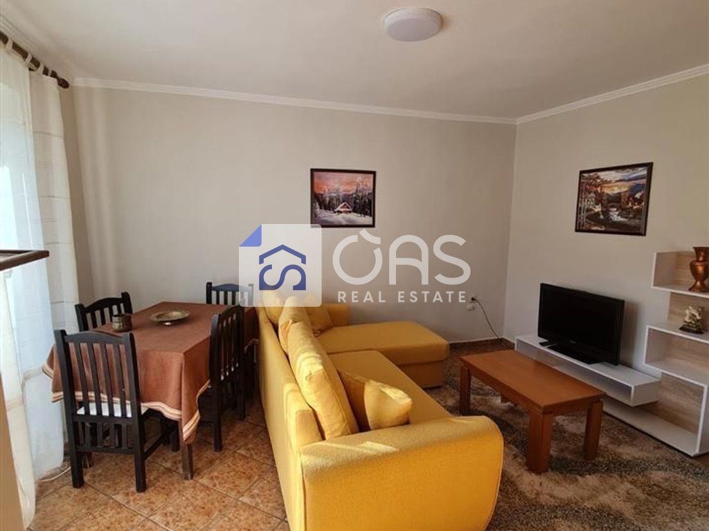 Jepet apartament me qera  2+1 Rruga e Elbasanit