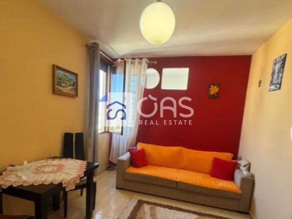 Jepet apartament me qera 1+1  ne Qender