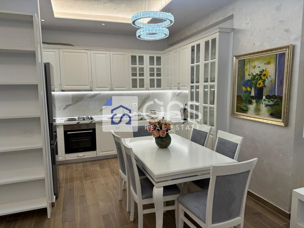 Jepet apartament me qera  2+1 tek Spitali Amerika 3