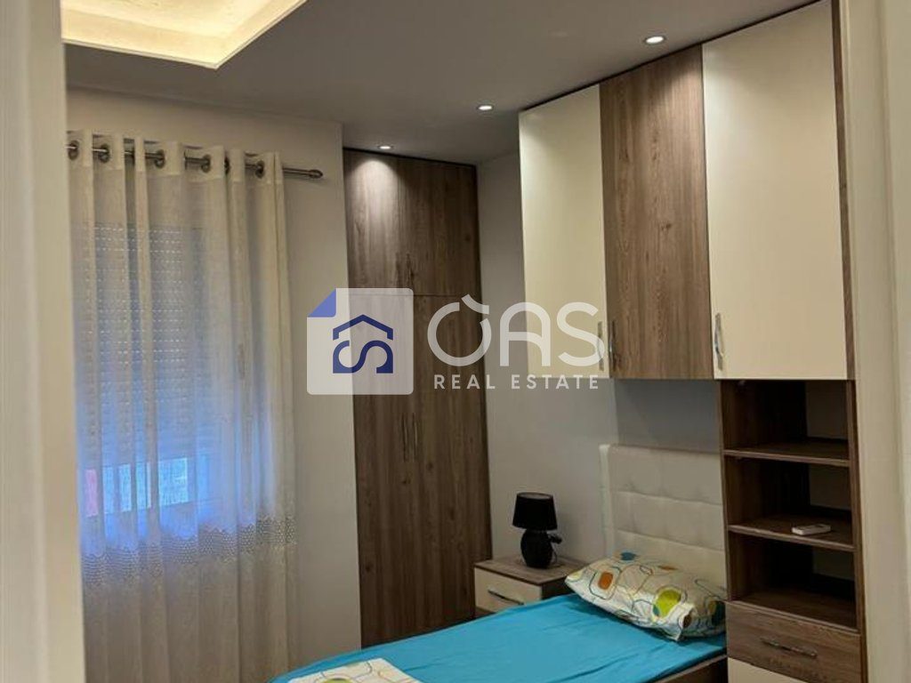 Jepet apartament me qera  2+1 tek Spitali Amerika 3