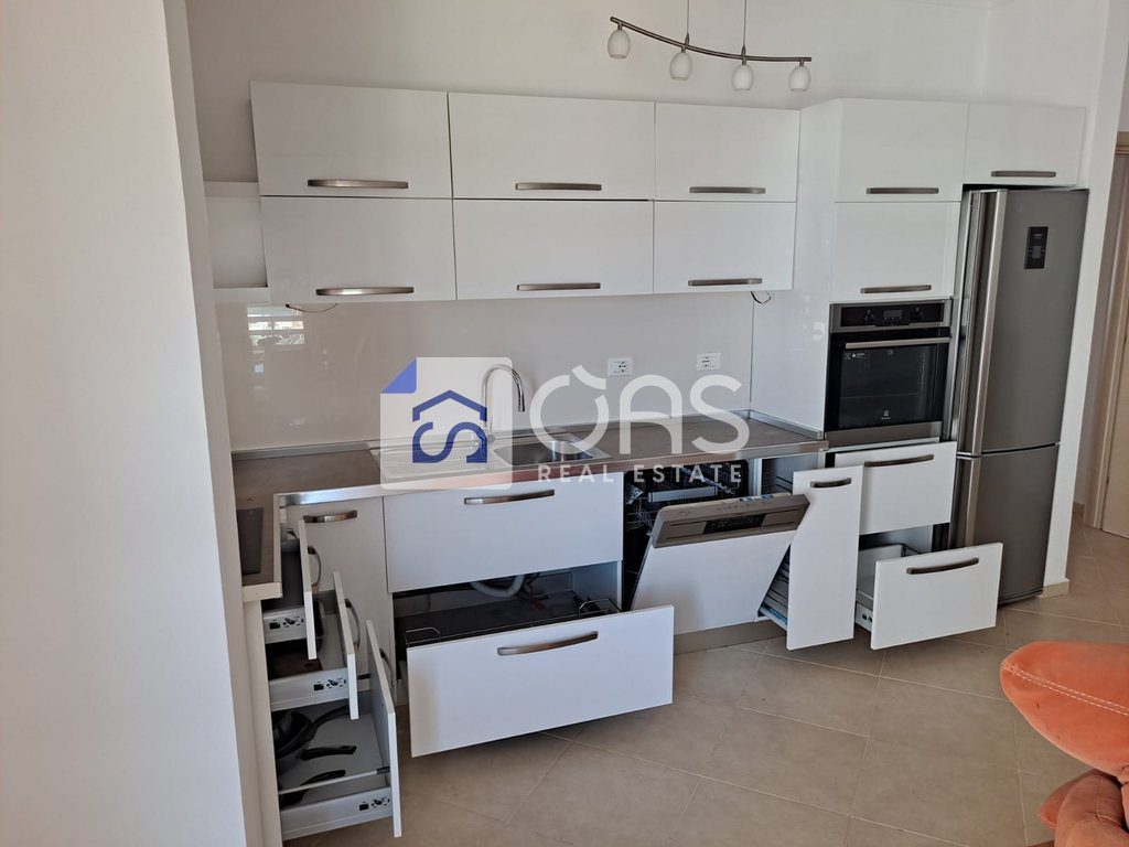Jepet apartament me qera 2+1+ garazhd tek Liqeni i Tiranes