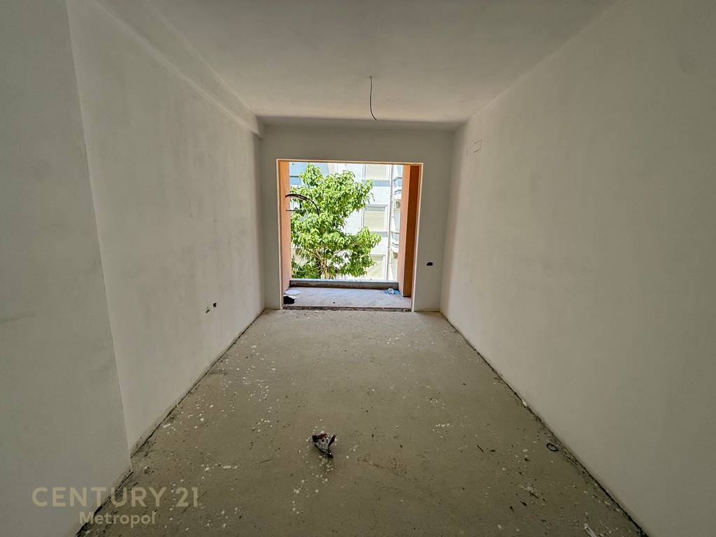 SHITET APARTAMENT 1+1, GJIRI I LALZIT!
