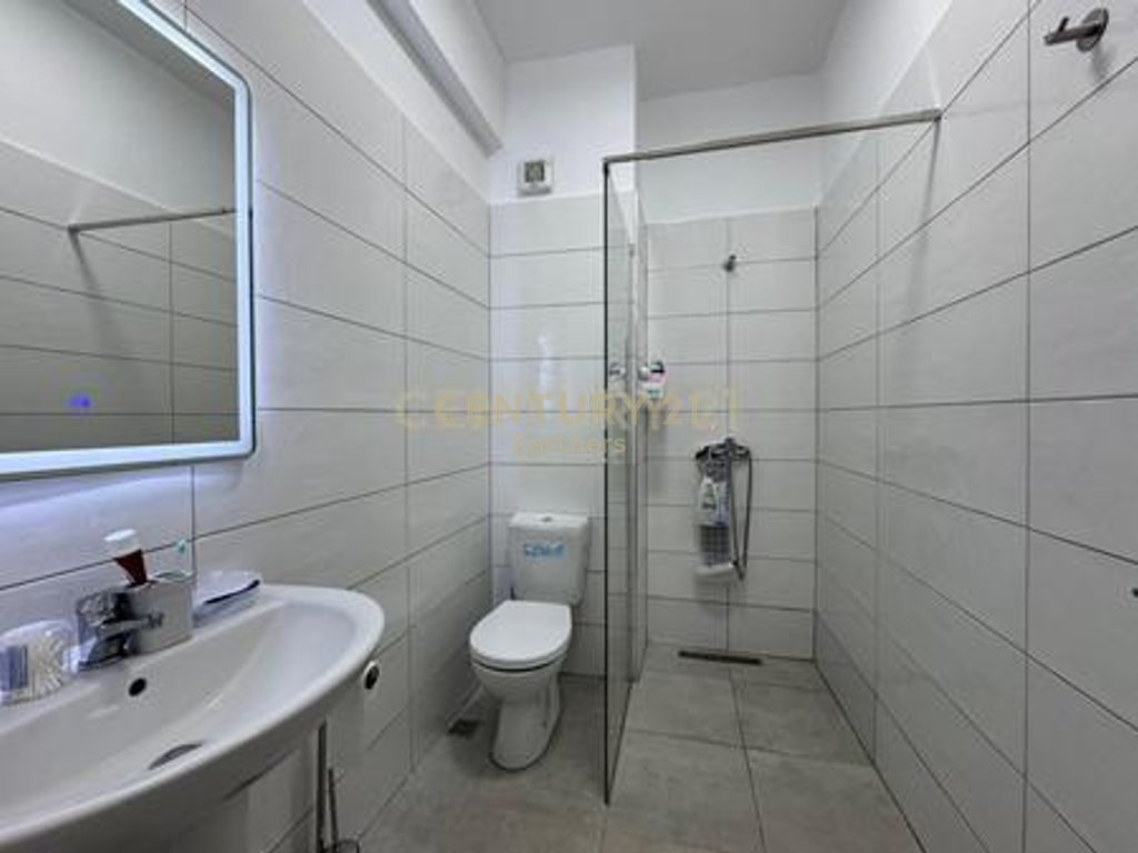 JAPIM ME QIRA APARTAMENT 2+1+2 + Post Parkimi. PRANË SHKOLLËS "NIKET DARDANI", RRUGA BARDHYL