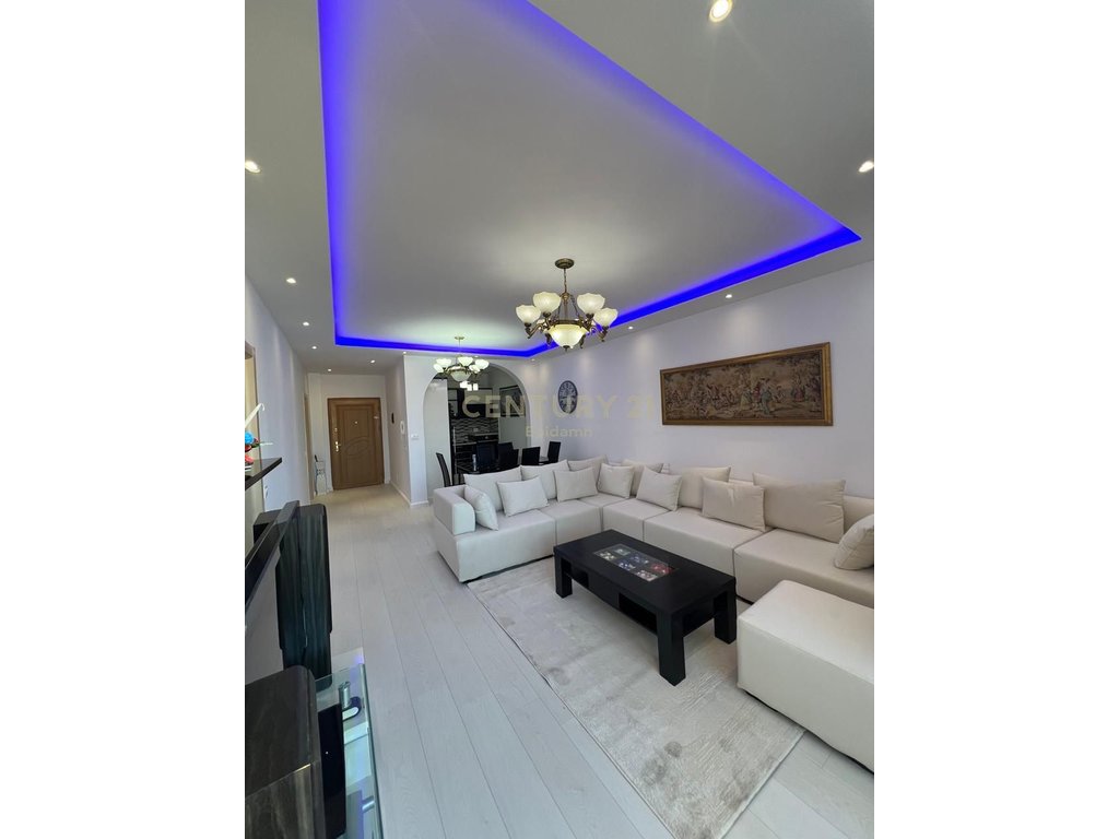 APARTAMENT ME QIRA 2+1+2 DHE GARAZHD PRANE GJYKATES NE DURRES!
