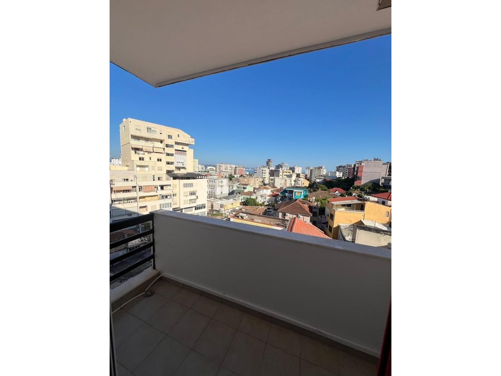 APARTAMENT ME QIRA 2+1+2 DHE GARAZHD PRANE GJYKATES NE DURRES!