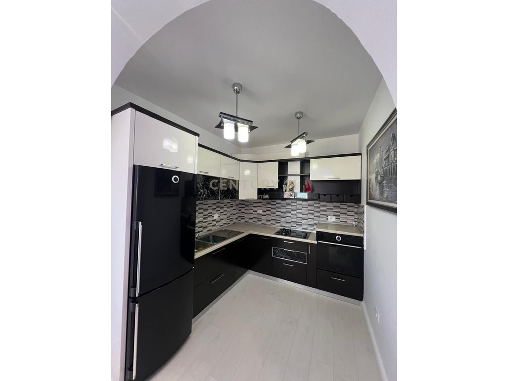 APARTAMENT ME QIRA 2+1+2 DHE GARAZHD PRANE GJYKATES NE DURRES!