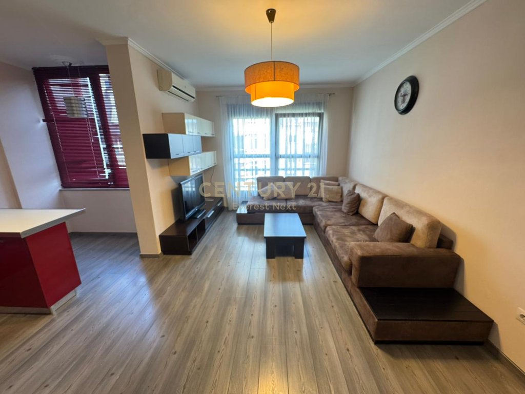 Jepet me Qira Apartament 2+1+2 në Rrugën e Kosovarëve!