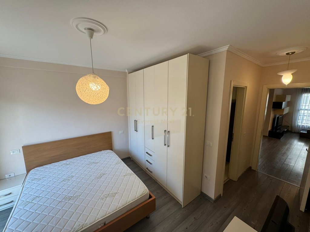 Jepet me Qira Apartament 2+1+2 në Rrugën e Kosovarëve!