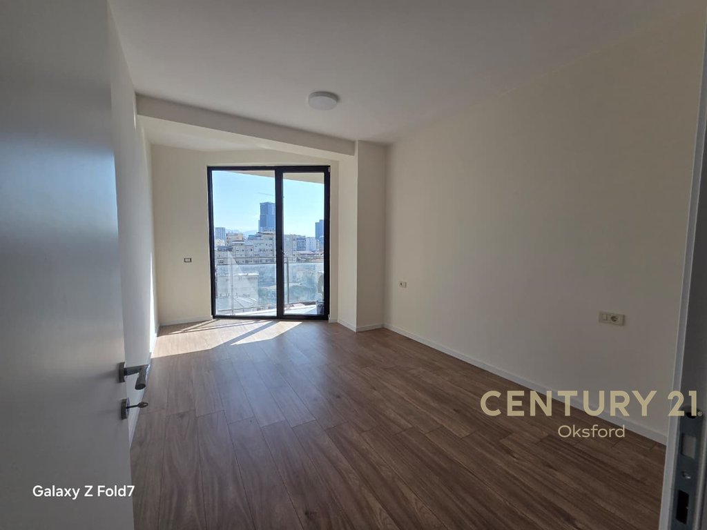 Jepet me qira apartament 1+1 per zyra ne Rrugën Mine Peza , Rezidenca Golden Tower!