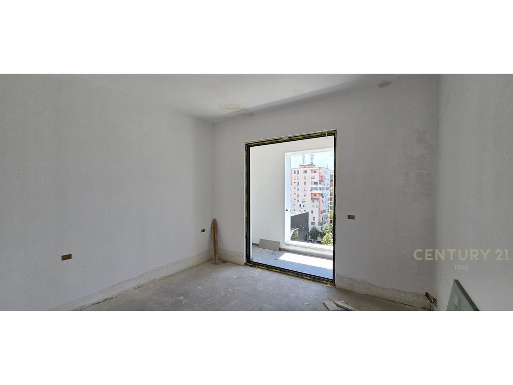 SHITEN 2 APARTAMENTE TE SQUARE 21-MUNDESI KTHIMI NE DUPLEX