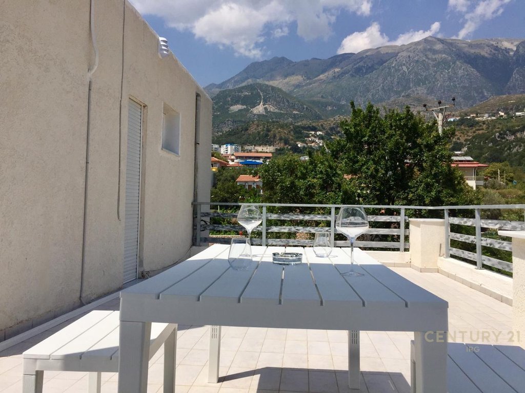DHERMI, 2 GARSIONERE ME VERANDE!