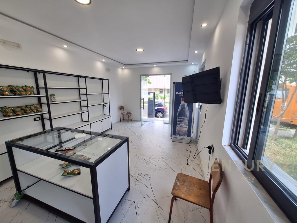 Dyqan Kat 1 për Qira në Lagja nr.16, ne mes Shkolles  Teknologjike dhe te Fiskultures Durrës - 350€ | 30 m²