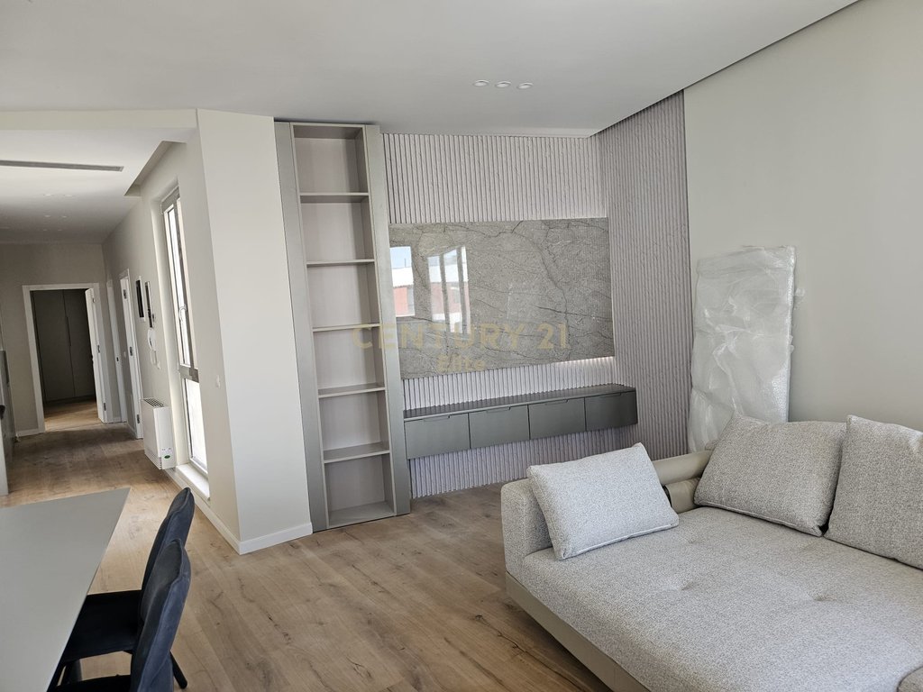 Apartament 2+1 me qira në kompleksin “Green Valley”, Liqeni i Thatë, Tiranë – 1,900€ | 131.2 m²