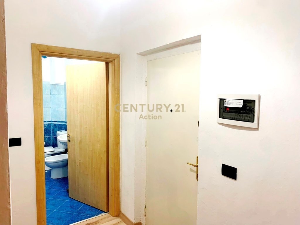 JAPIM ME QIRA APARTAMENT 1+1 NË QENDËR -DURRËS!