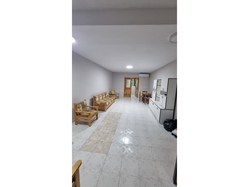 Apartament 2+2 Me Qira në Myslym Shyri, Tiranë - 500€
