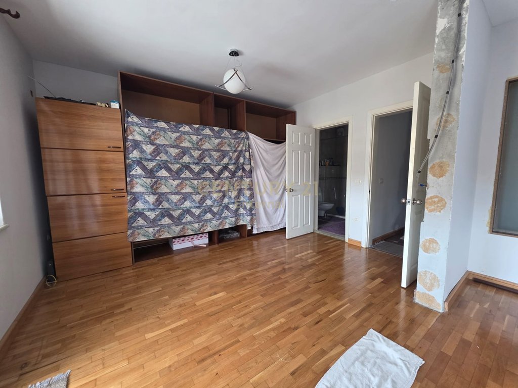 Shitet Apartament 3+1+2  ne Laprake, kompleksi 'Gin Tash'