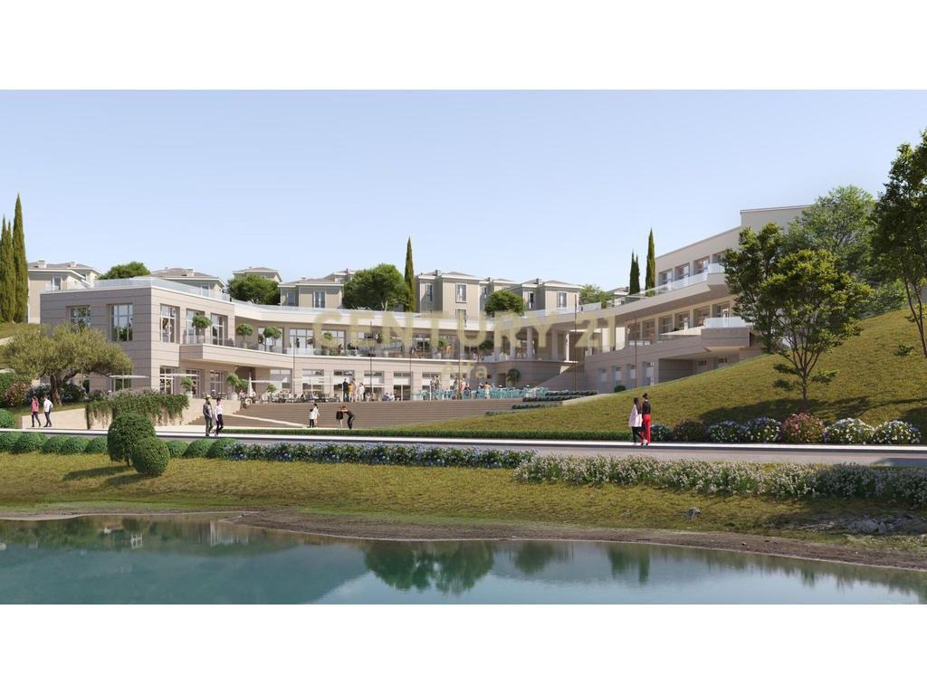 Shitet apartament 2+1+2 me oborr tek Rolling Hills Liqeni!