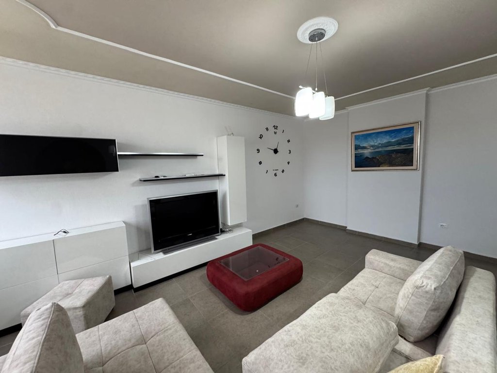 SHITET APARTAMENT 3+1+2+VERANDE NE RRUGEN "HASAN KUSHTA",VLORE( 1300 euro/m2)!