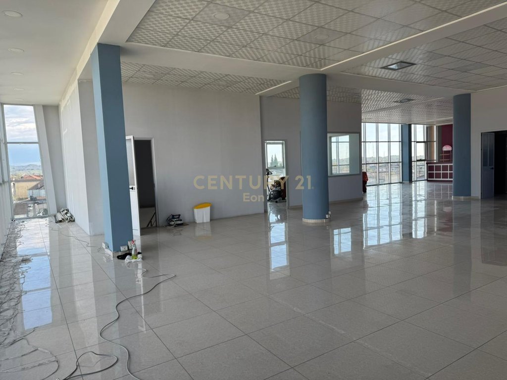 Hapësirë multifunksionale me qira në Shijak, Durres !
