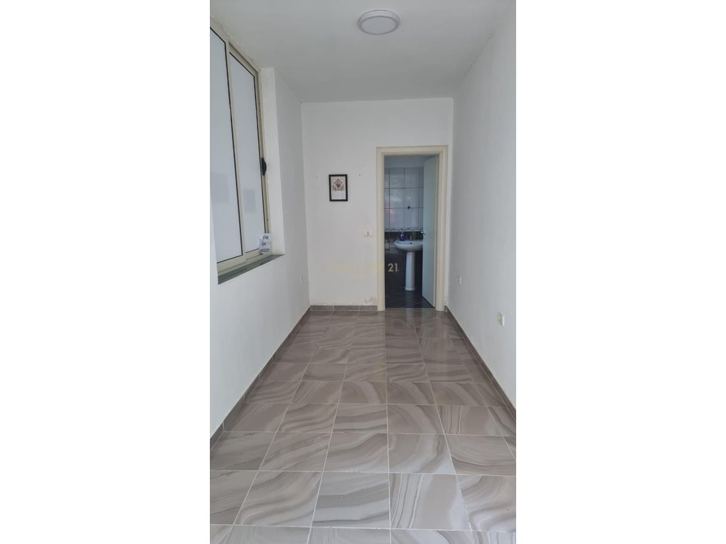 AMBIENT KOMERCIAL ME QIRA NE FRESK