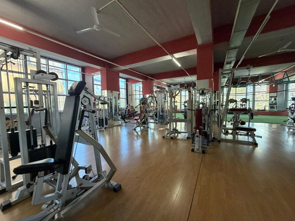 Ambjent komercial për shitje – Kat i dytë, 685 m², te kryqezimi Rinia