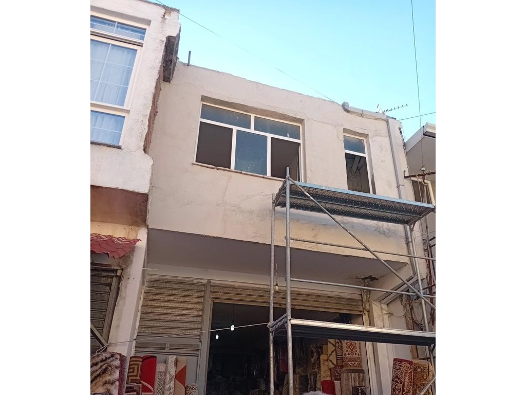 NDËRTESË 2-KATËSHE PËR SHITJE, PRANË GJYKATËS SË VJETËR, VLORË!