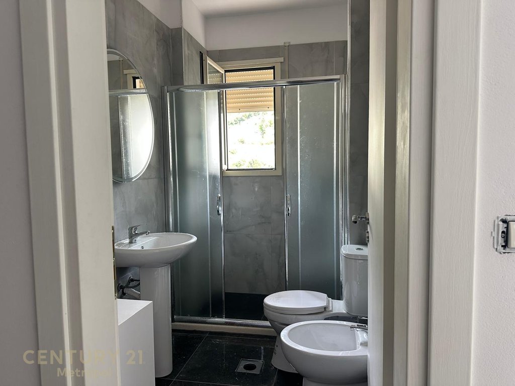 Studio Për Shitje në Lungomare, Vlorë !