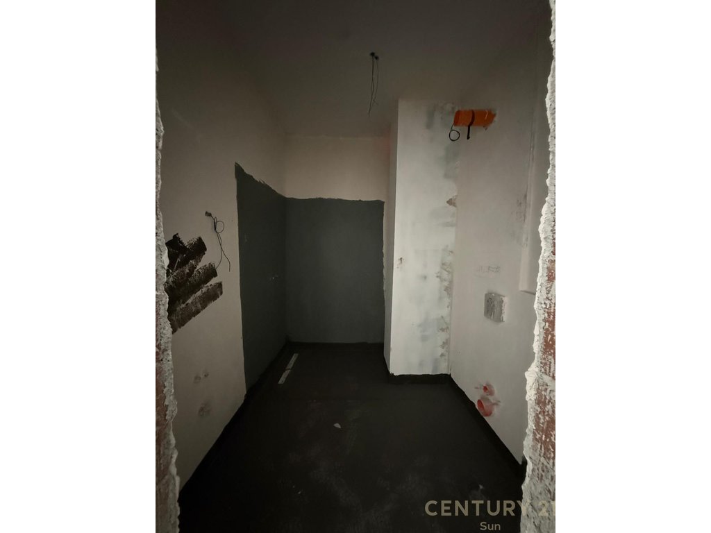 Apartament 1+1 Për Shitje në Komuna e Parisit, Tiranë