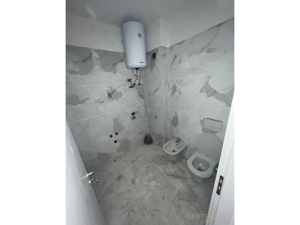 APARTAMENT 1+1 PER SHITJE , UNIVERS CITY!