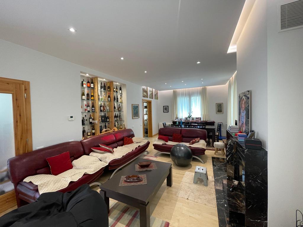 VILE ME QIRA PRANE KOMPLEKSIT TE VILAVE AMERIKANE!