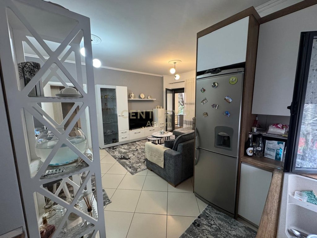 SHITET APARTAMENTI 1+1 PRANE TREGUT TE RI ELEKTRIK !