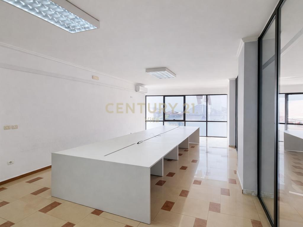 Ambient Zyre në Qendër të Durrësit !