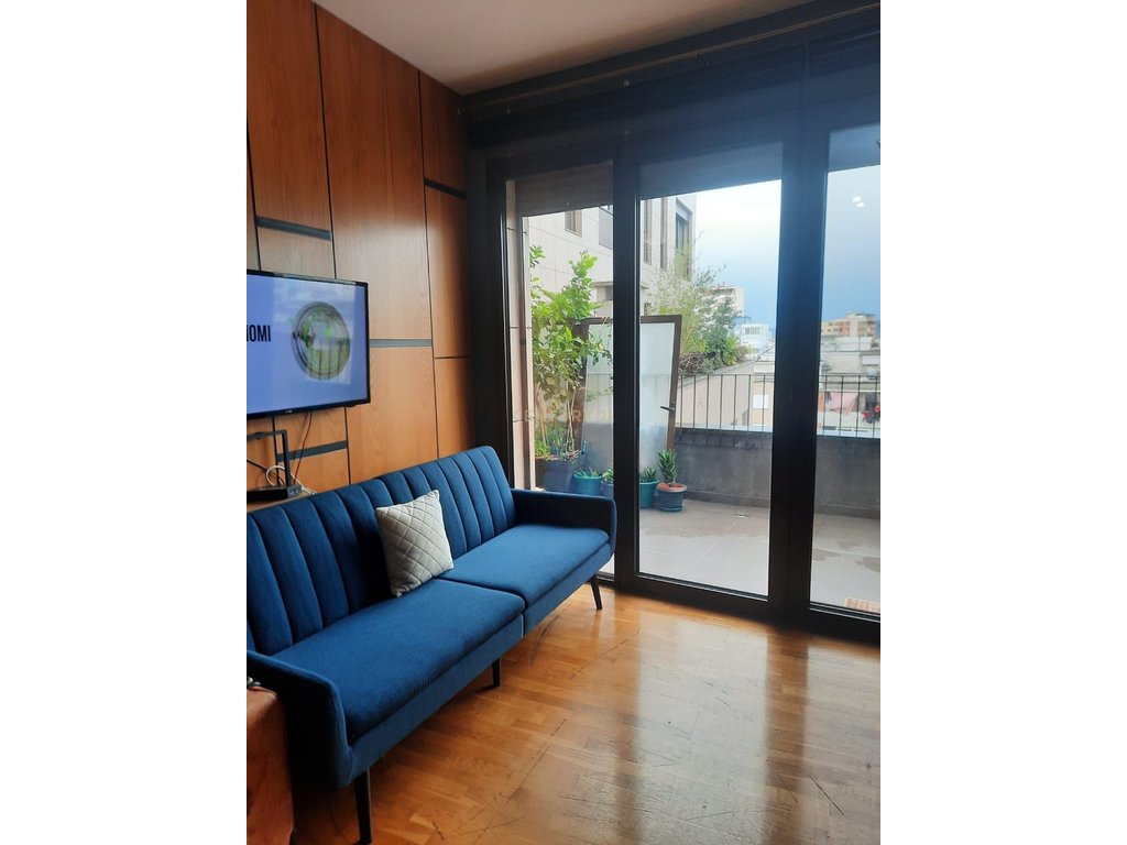 🏡 Apartament 1+1 me Qira – RRUGA E BARRIKADAVE – QENDËR, TIRANË! 700 € /Muaj