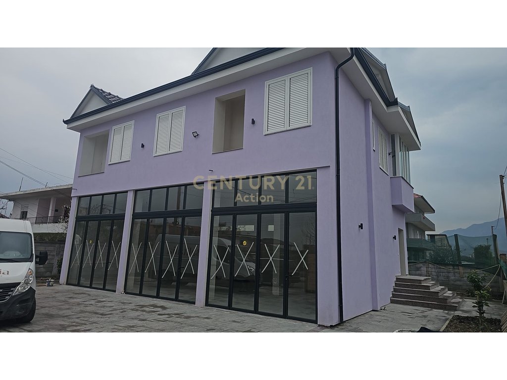 Ambient Komercial  Me Qira në Kamez Qender, Tiranë – 1,000.00€ | 124 m²