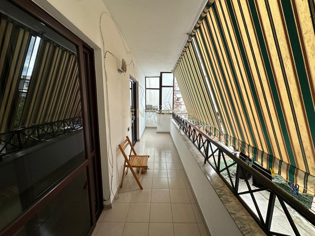SHITET APARTAMENT 2 + 1 + 2 NE QENDER !