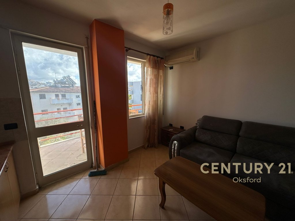 Apartament në Golem për shitje