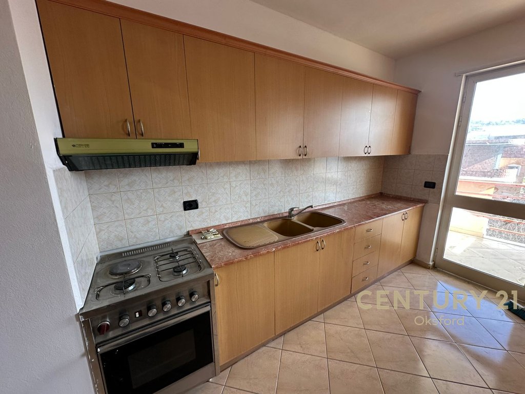 Apartament në Golem për shitje