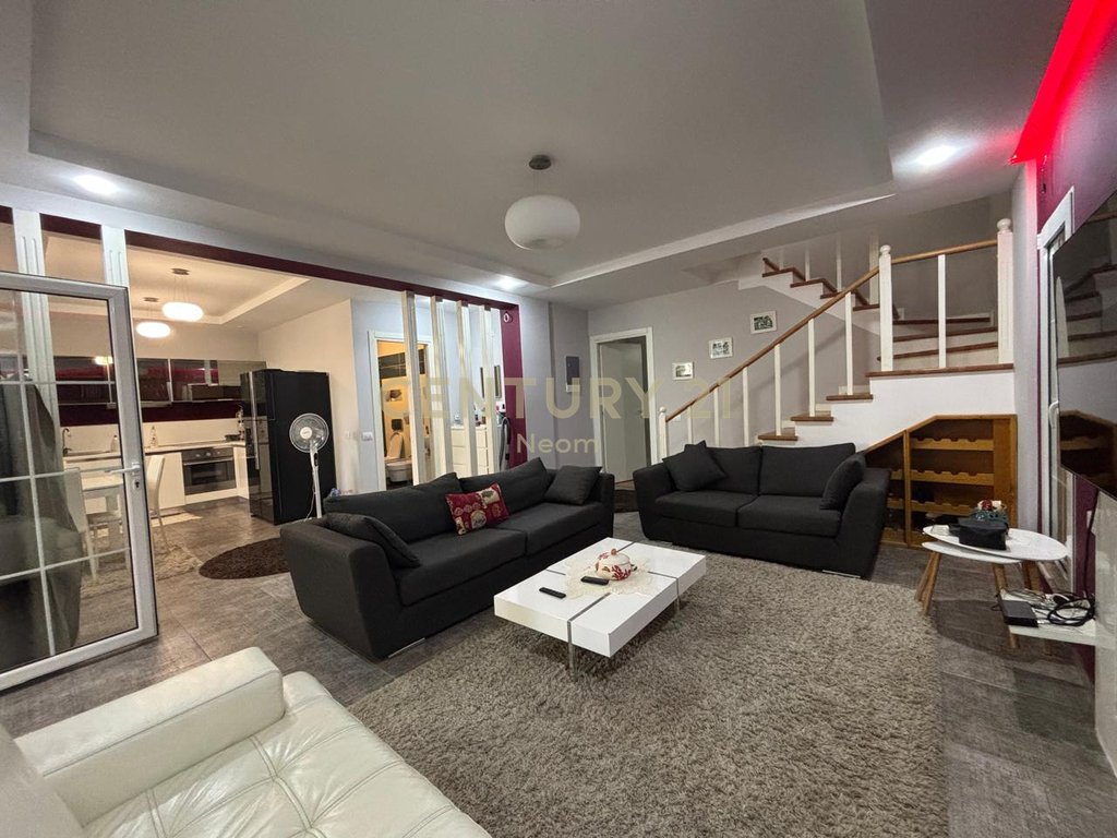 APARTAMENT 4+1 ME OBORR PER SHITJE TEK LURA 1 NE GJIRIN E LALZIT