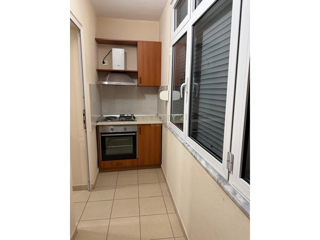 XHAMIA E TABAKEVE, APARTAMENT 2+2+2 PER QIRA