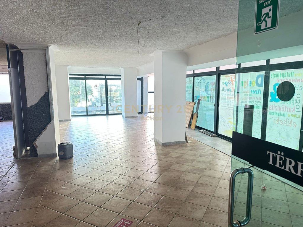 Disponojme per shitje Ambient Biznesi .
Ne rruge kryesore Vollga - Durres