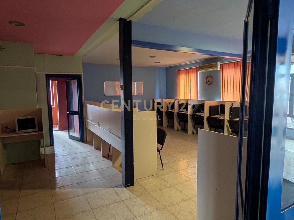 ELBASAN, AMBIENT ZYRE PER QIRA