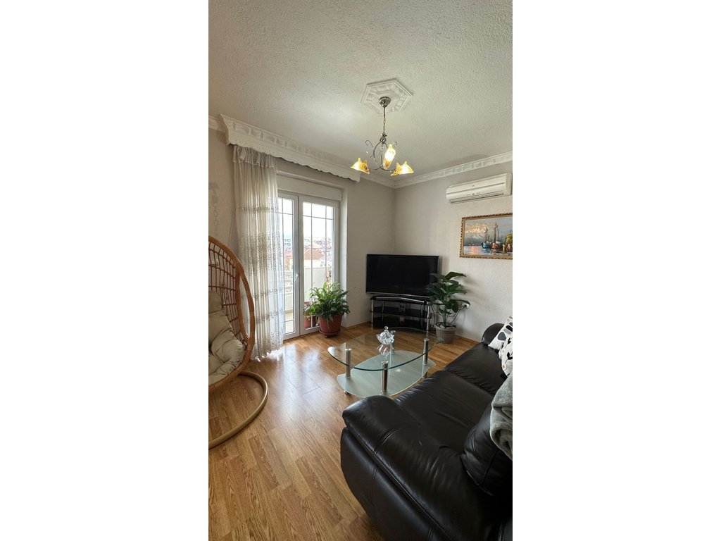 APARTAMENT 1+1 I MOBILUAR NË SHITJE – POGRADEC, KATI I TRETË !!!!