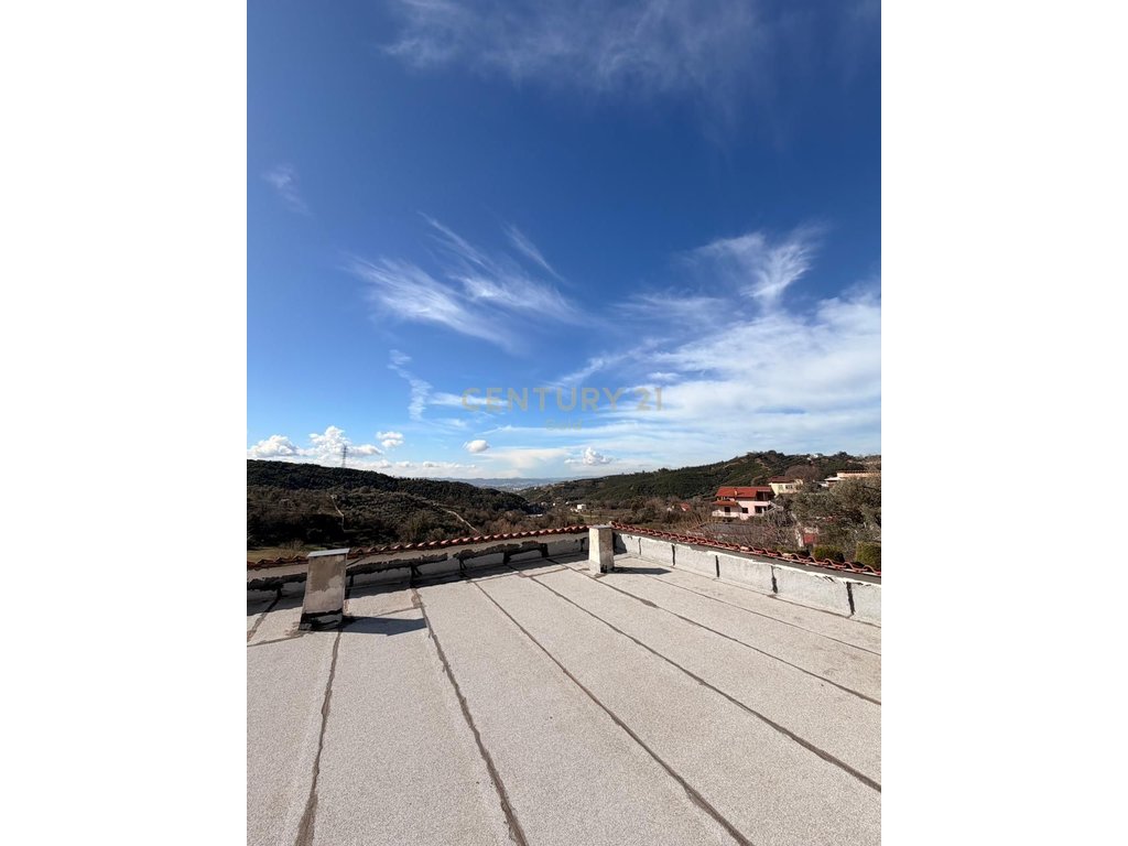 PËR SHITJE VILË + TOKË 1010M2 NË LANABREGAS,DAJT !