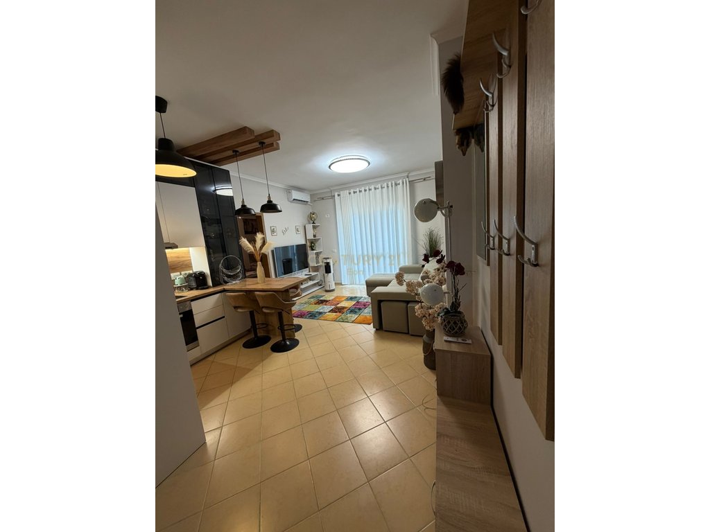 SHITET APARTAMENT 1+1 PRANE RESTORANT SHPIRAGU NE GOLEM !