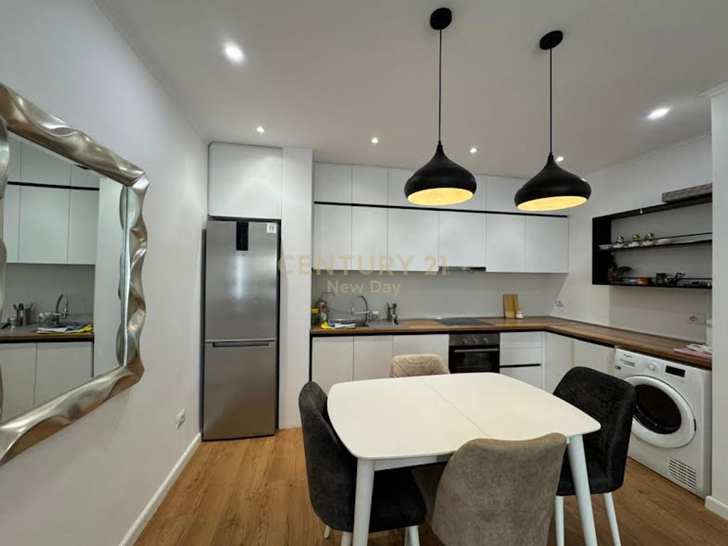 APARTAMENT PER SHITJE TE RRUGA E RE E PORTIT