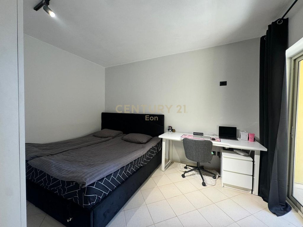 Shitet apartament tek Shkembi i Kavajes, Durres !