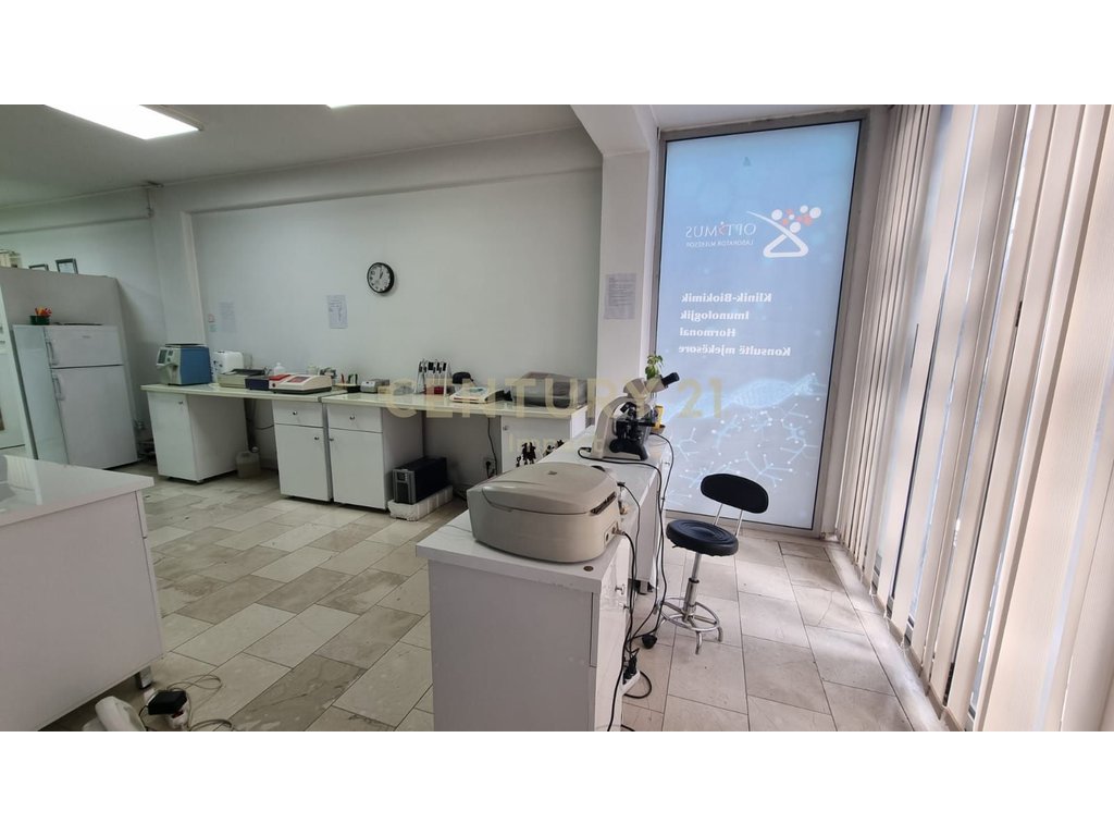 AMBJENT BIZNESI ,3 kate Me qera buzë rruges DIBRES,prane QSUT, Tiranë - 2100€!